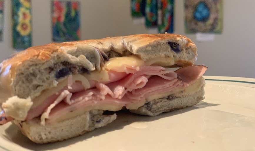 <p style="font-family: 'Poppins', sans-serif; font-weight: 700; font-size:24px;">SANDWICHES</p>
